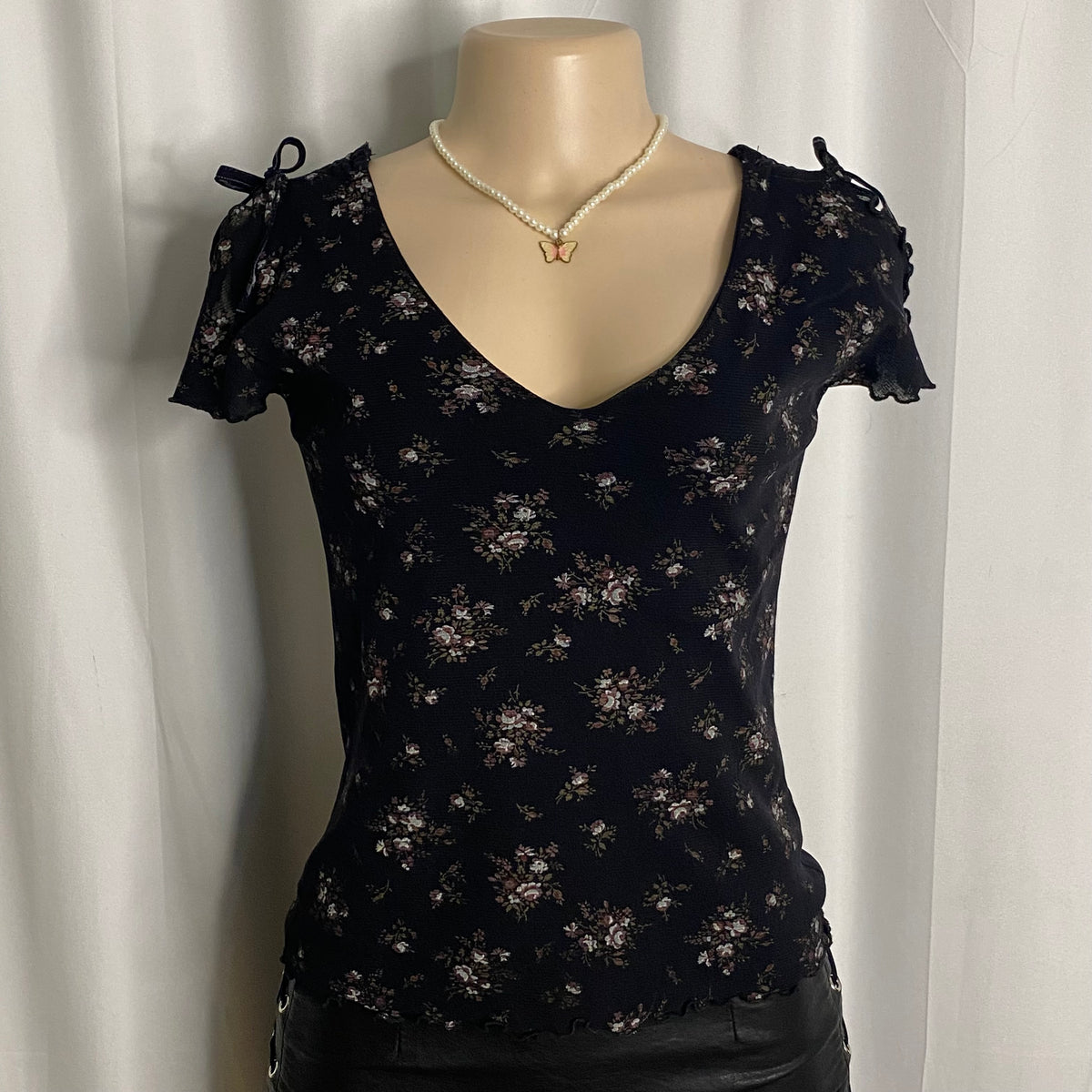 Floral Mesh V-Neck Top Size M