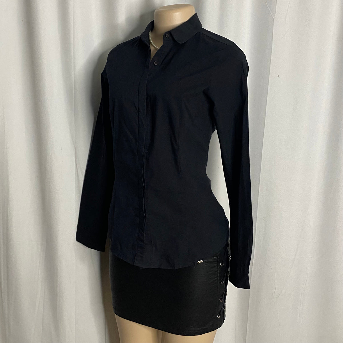 Classic Fitted Black Button-Up Shirt  Size S