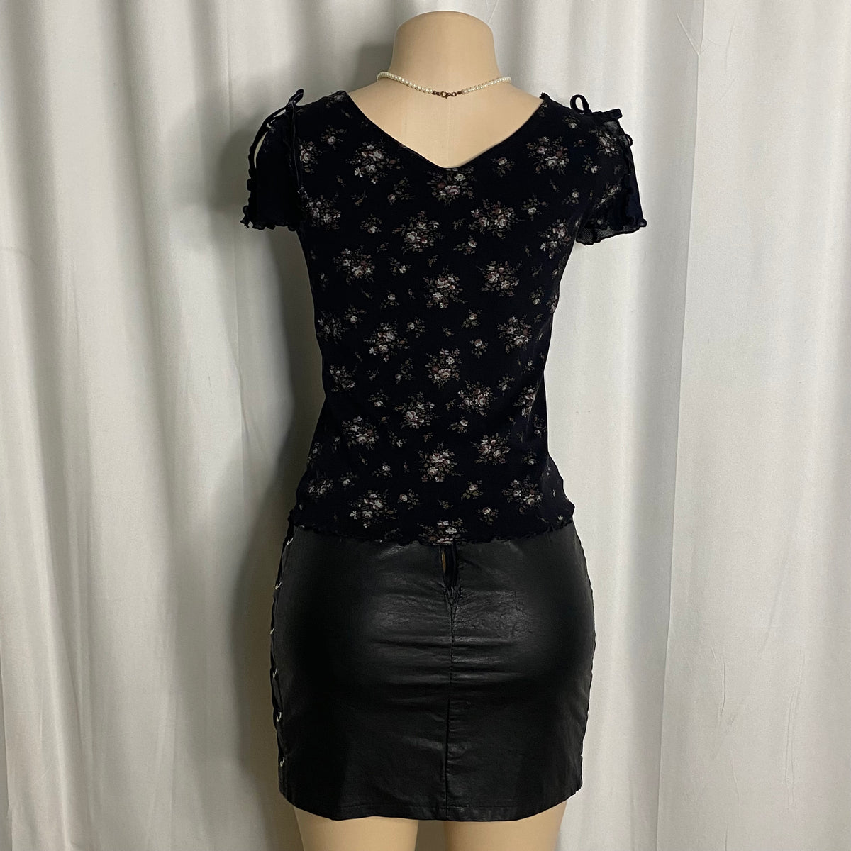 Floral Mesh V-Neck Top Size M