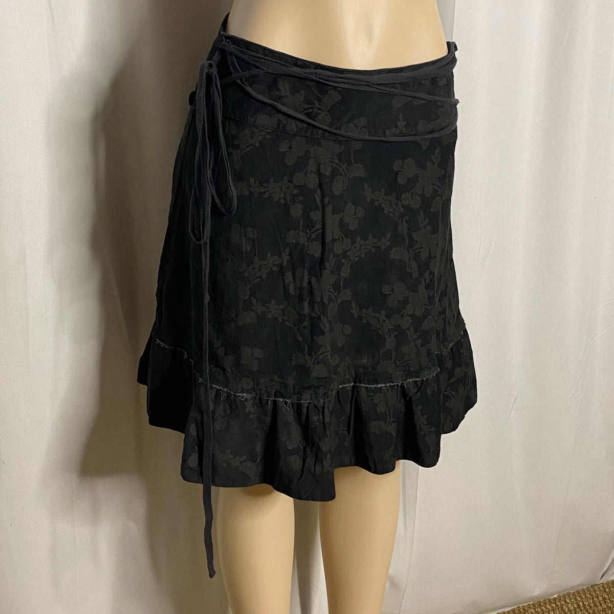 Vintage Y2K Black Floral Burnout Velvet Skirt| Ruffle Hem Ties Side Mini Skirt  Size M
