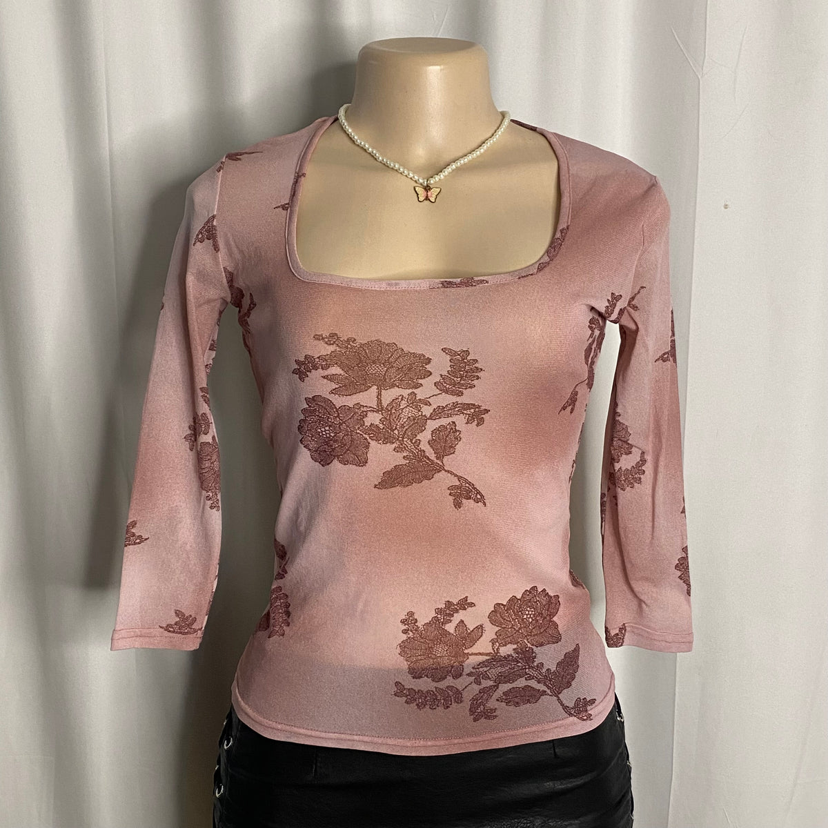 Floral Graphic Scoop-Neck Three-Quarter Sleeve Top  Size S