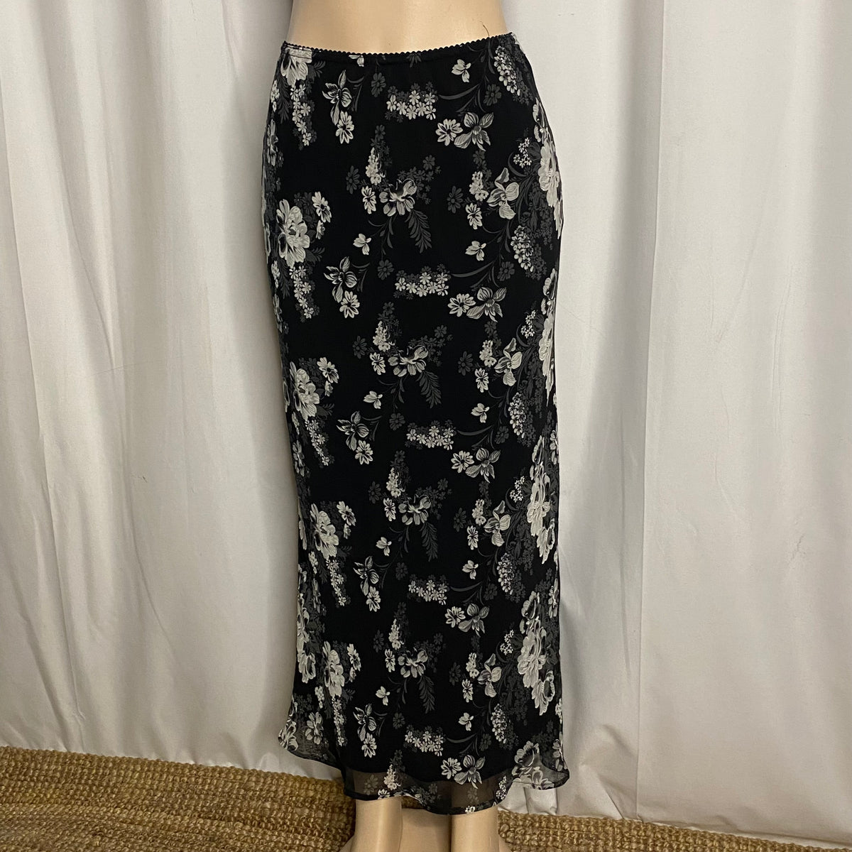 Vintage Y2K Black & White Floral Mesh Overlay Maxi Skirt | Sheer Hem Column Maxi Skirt  Size S