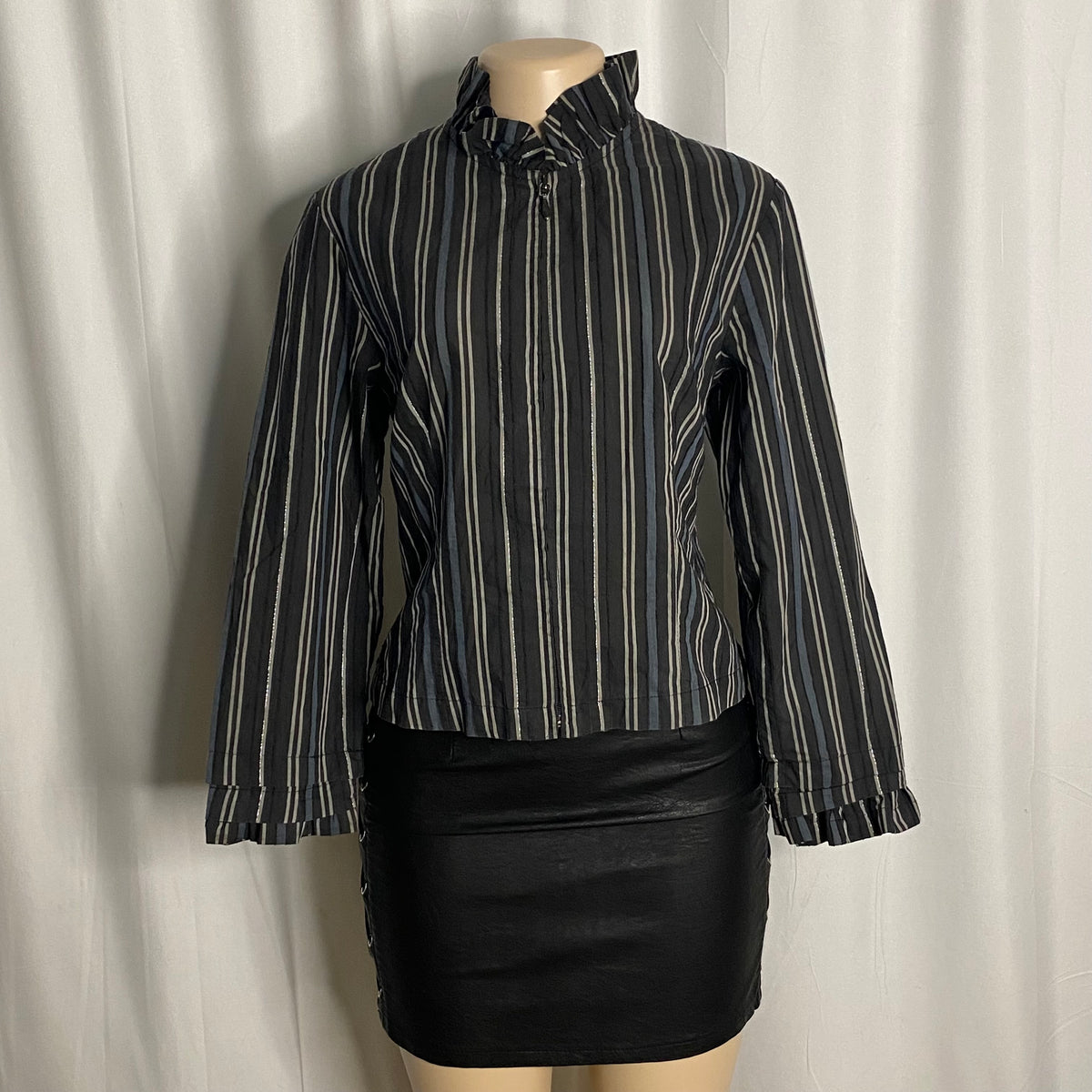 Vintage-Inspired Striped Zip-Front Blouse with Ruffled Cuffs  Size XL