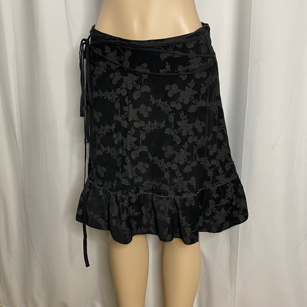 Vintage Y2K Black Floral Burnout Velvet Skirt| Ruffle Hem Ties Side Mini Skirt  Size M