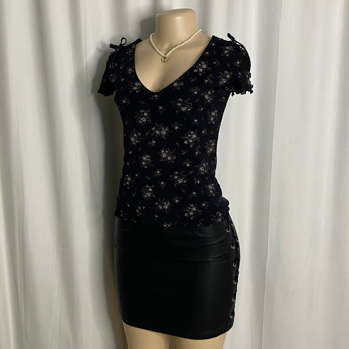 Floral Mesh V-Neck Top Size M