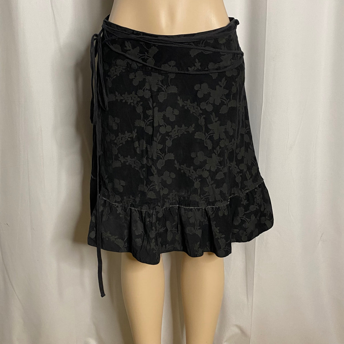 Vintage Y2K Black Floral Burnout Velvet Skirt| Ruffle Hem Ties Side Mini Skirt  Size M
