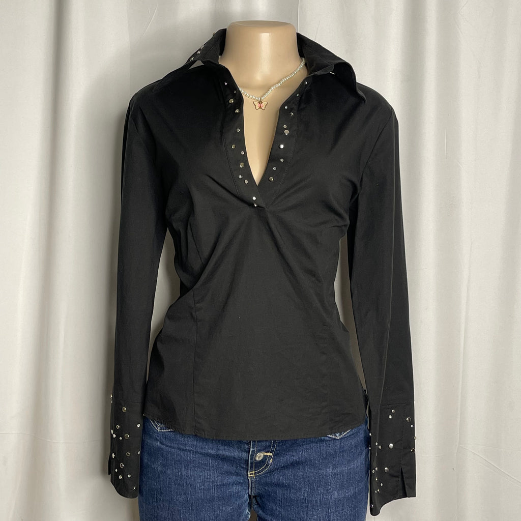 Studded Neckline Lon g Sleeves Shirt