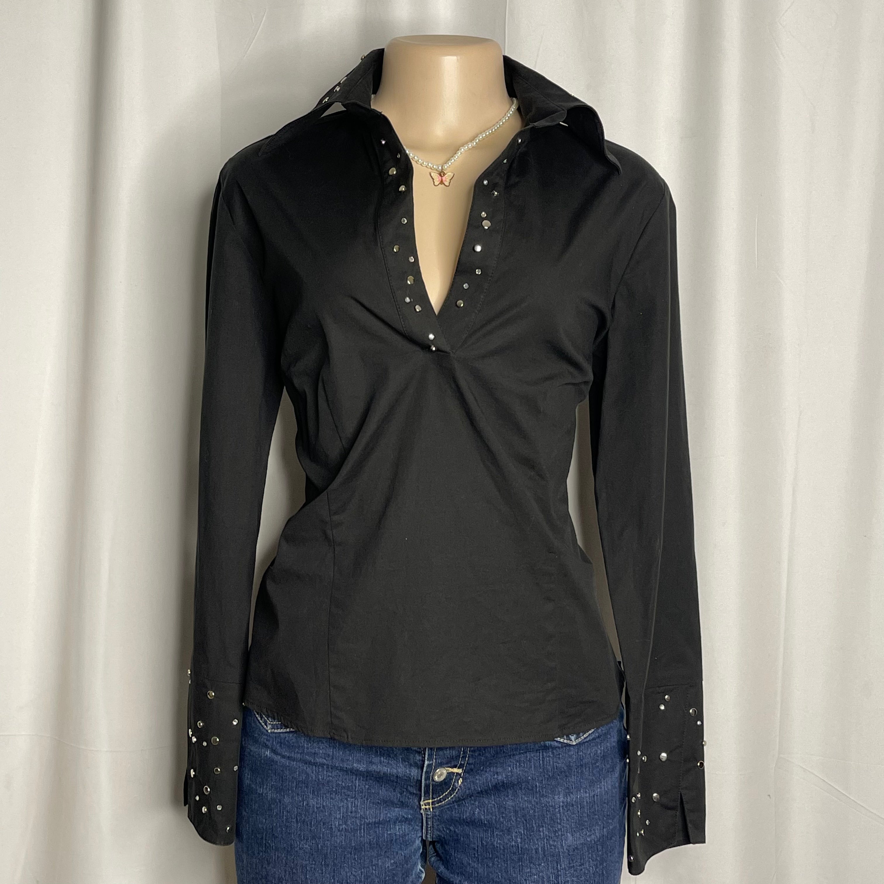Studded Neckline Lon g Sleeves Shirt