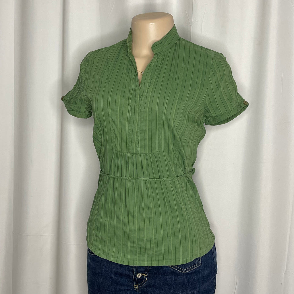 Green short sleeve buttonless blouse