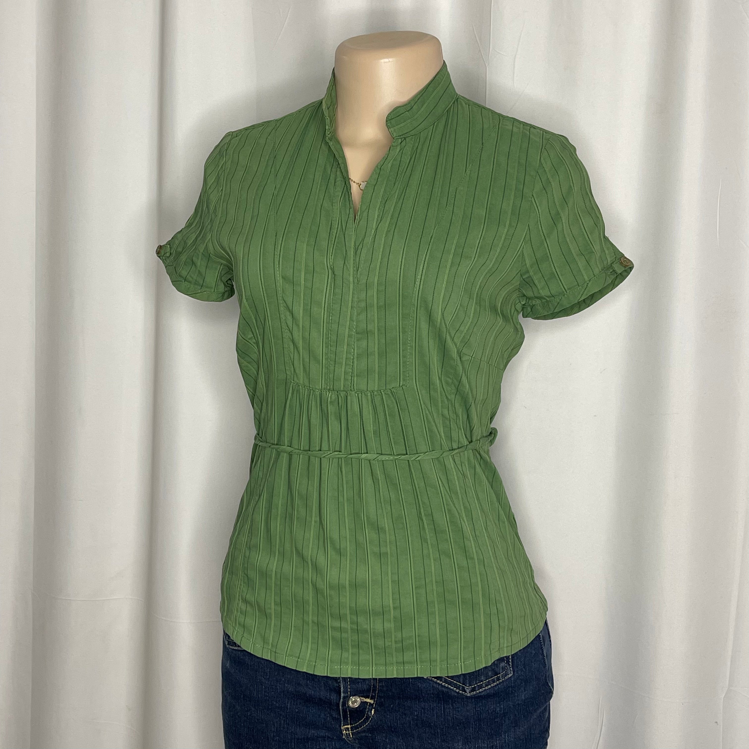 Green short sleeve buttonless blouse