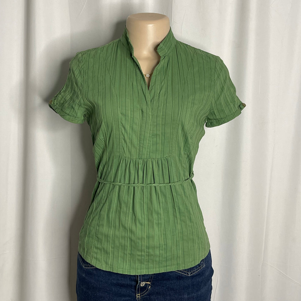 Green short sleeve buttonless blouse