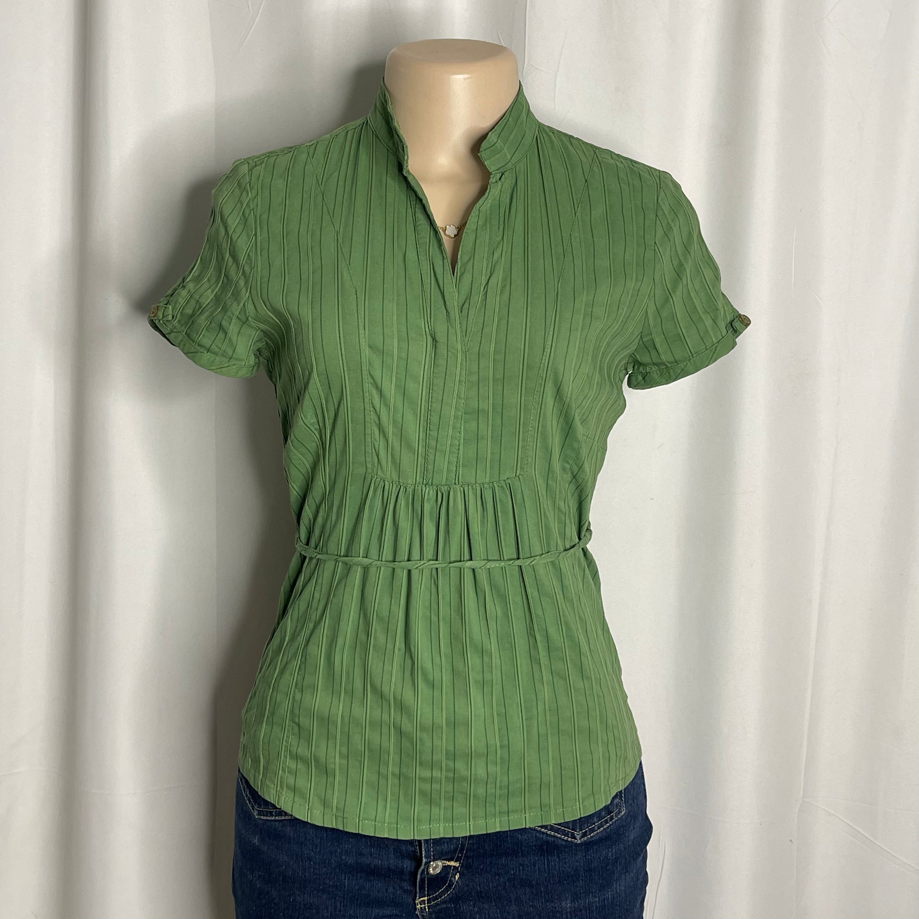 Green short sleeve buttonless blouse