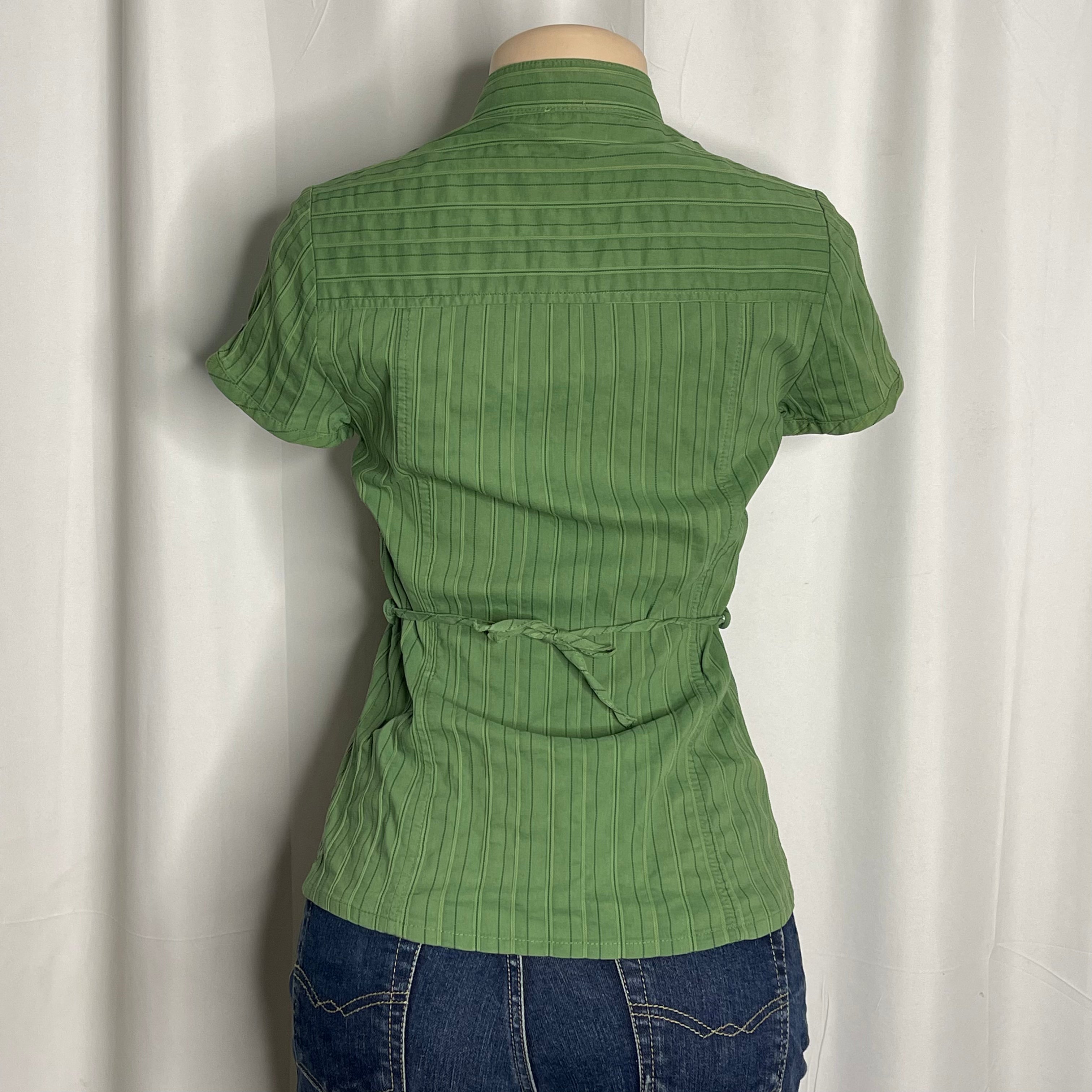 Green short sleeve buttonless blouse