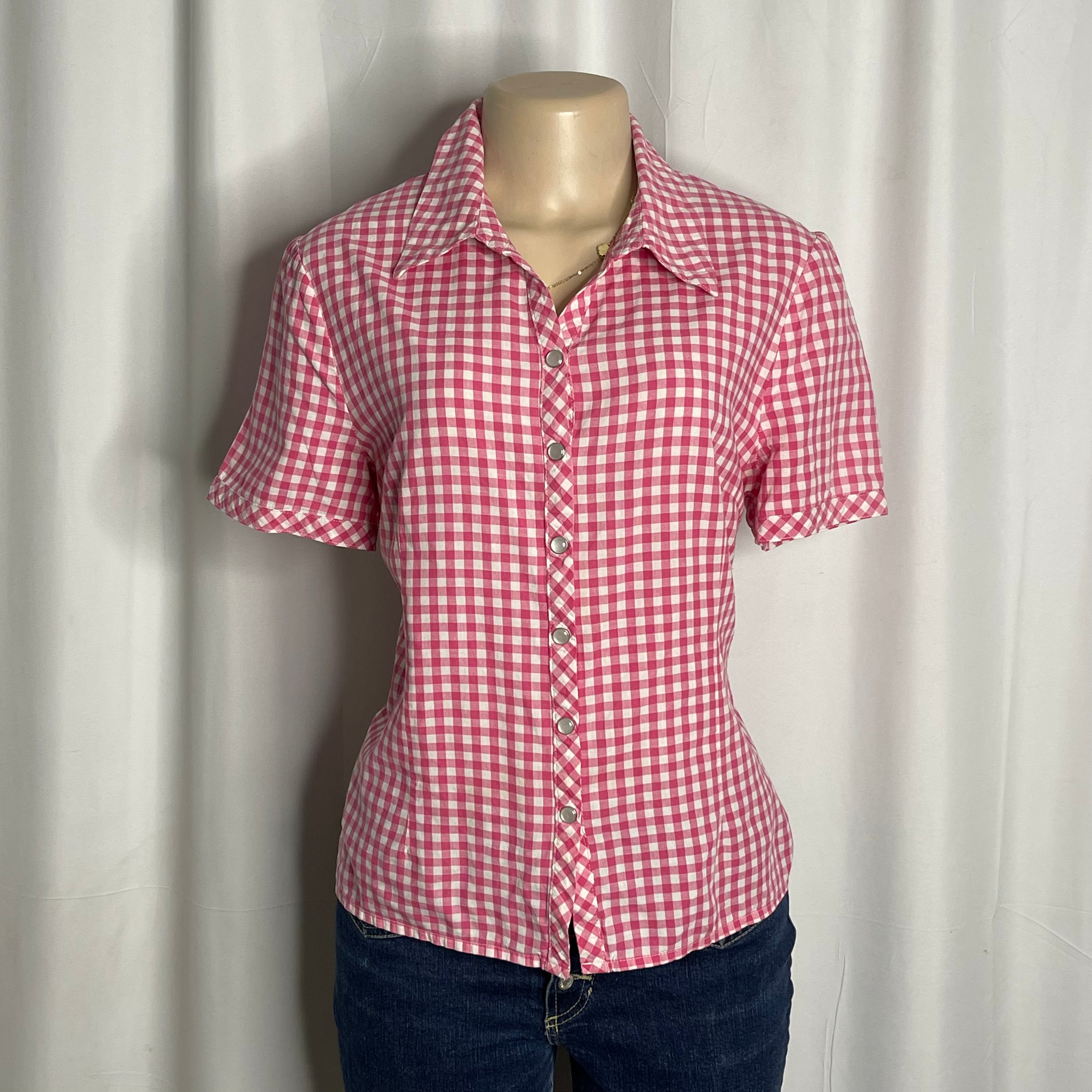 Short sleeves fitted gingham button down shirt in a vibrant pink and white checkered pattern