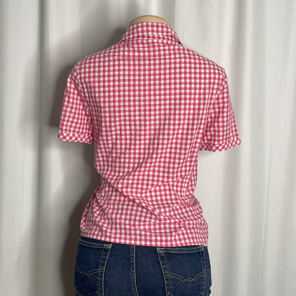 Short sleeves fitted gingham button down shirt in a vibrant pink and white checkered pattern