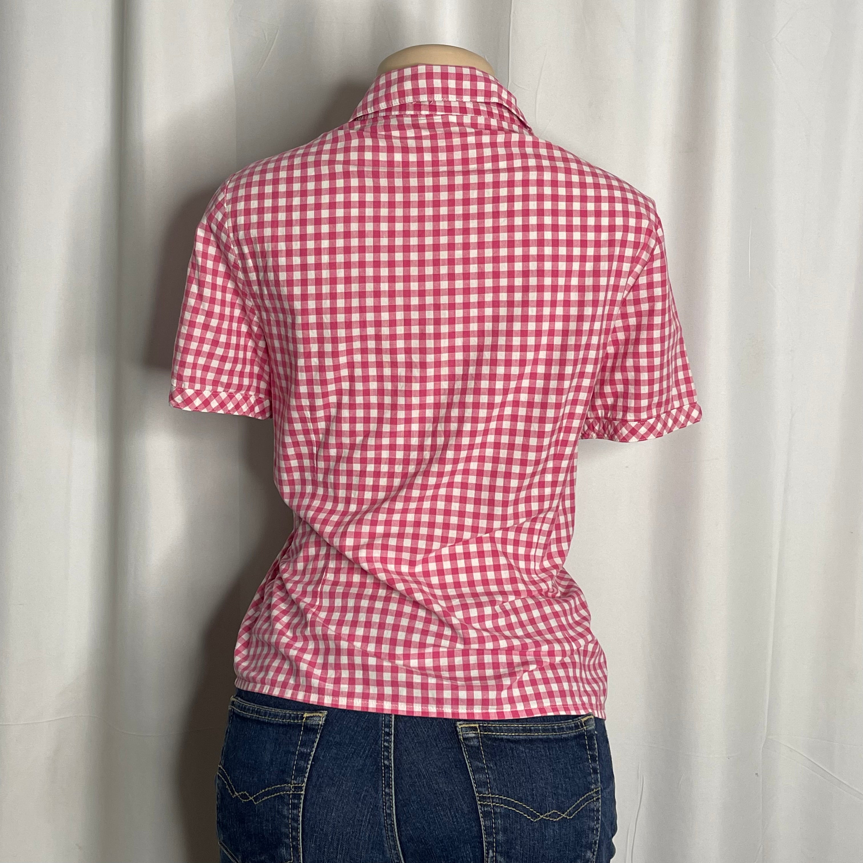 Short sleeves fitted gingham button down shirt in a vibrant pink and white checkered pattern